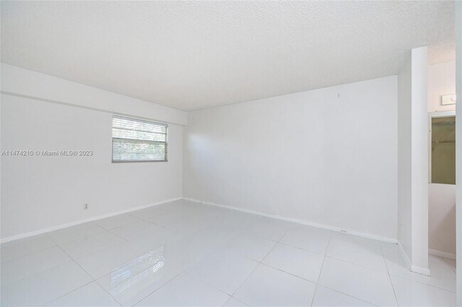 Building Photo - 1251 SW 125th Ave