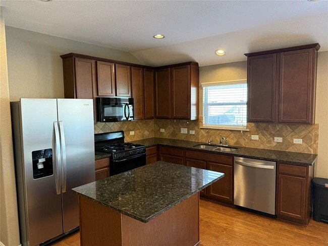 Building Photo - 419 Strawberry Blonde Dr