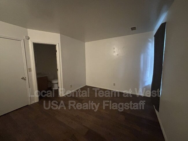 Building Photo - 625 S Fountaine St