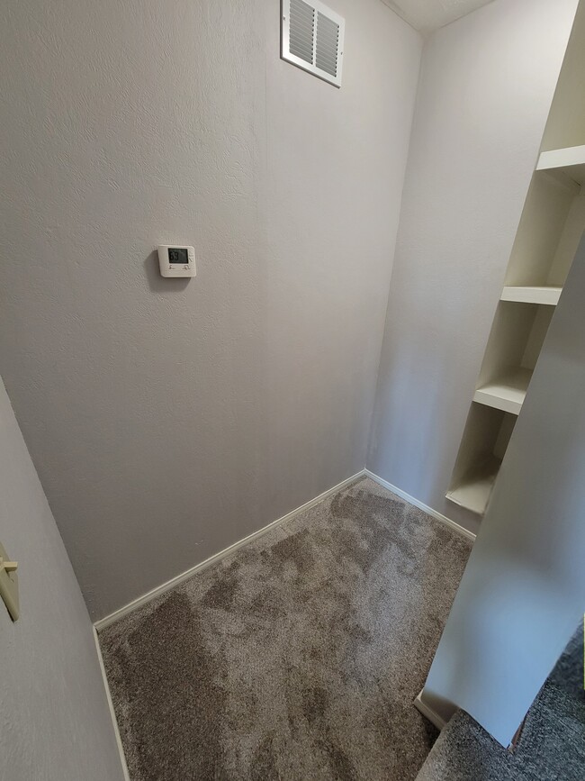 Building Photo - 330 Sky Vista Way