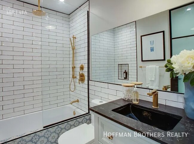 Building Photo - 1254 N Las Palmas Ave