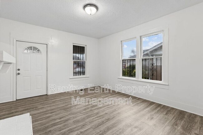 Building Photo - 4732 Court S