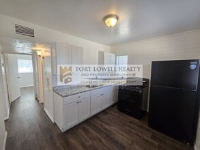 Building Photo - Modern 1 Bed / 1 Bath Apartment with Private Yard!