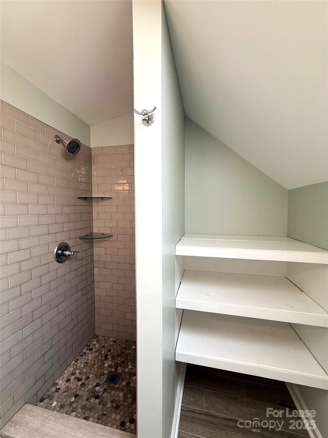 Building Photo - 420 Beaty St