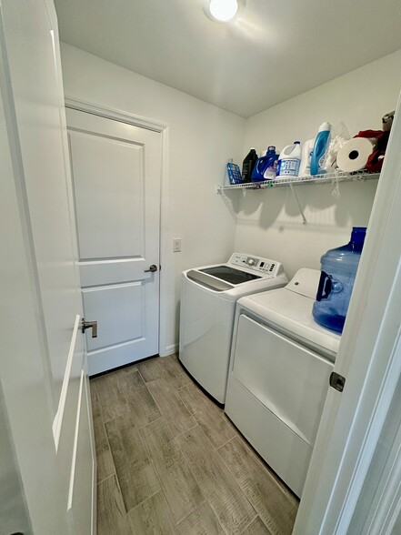 Building Photo - 1614 NE 2nd Pl