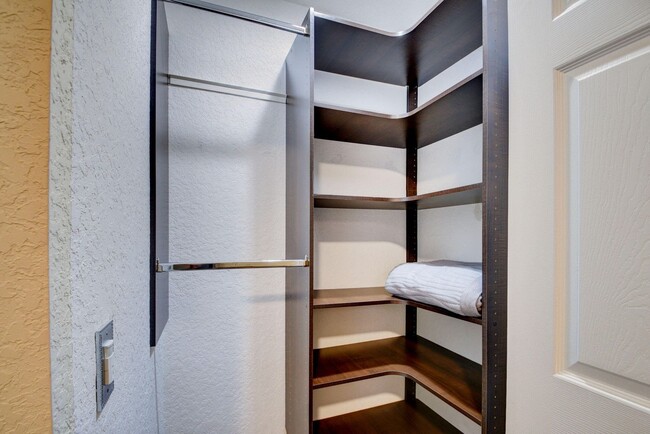 Building Photo - 1640 Presidential Way