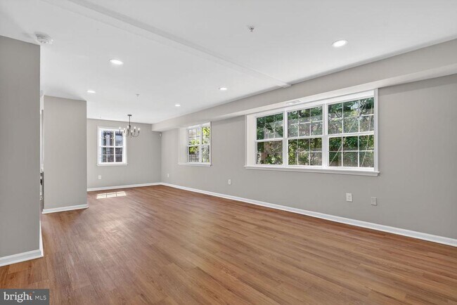 Building Photo - 1008 Rittenhouse St NW