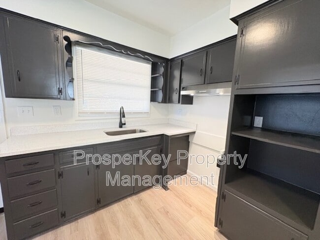 Building Photo - 2236 Danbury Dr