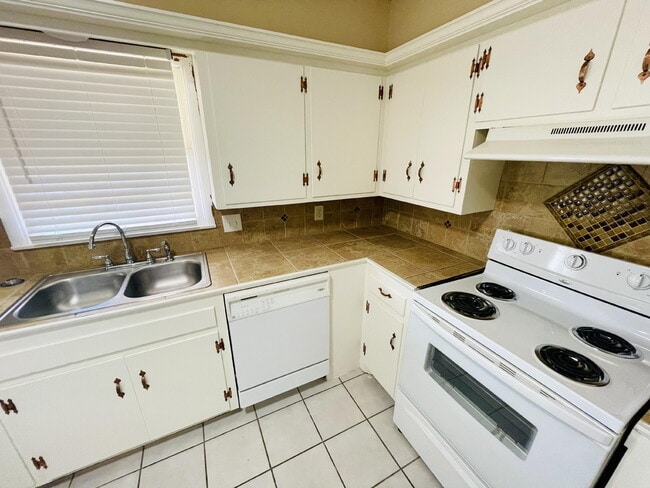 Building Photo - 1503 46th Pl