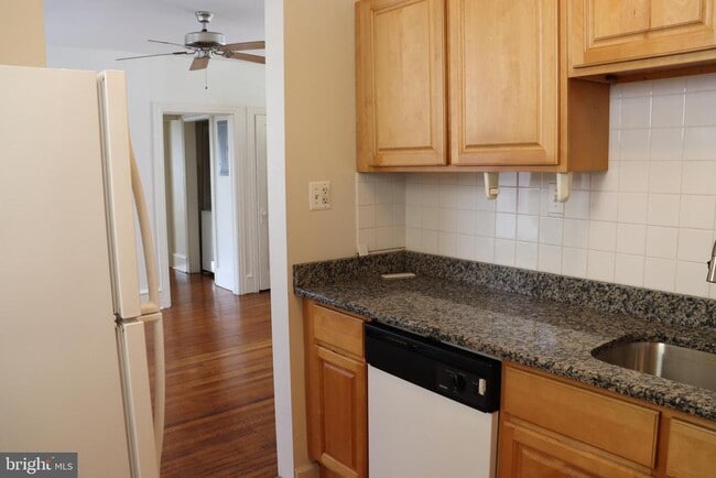 Building Photo - 421 Lyceum Ave