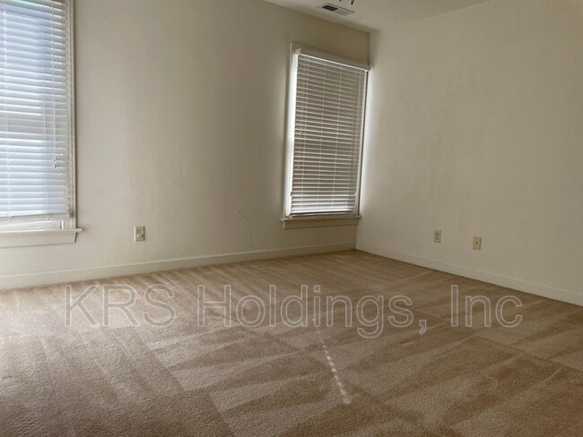 Building Photo - 3215 Omohundro Ave