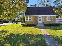 Building Photo - ** Renovated 3 Bed / 2 Bath Home**