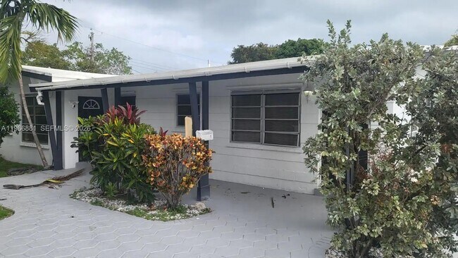 Building Photo - 821 NE 6th St