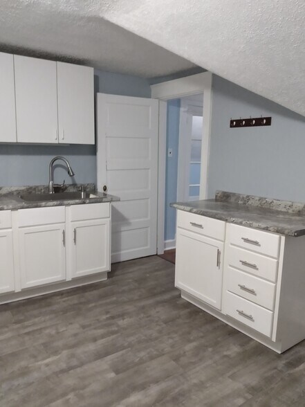 Building Photo - 4413 Floral Ave