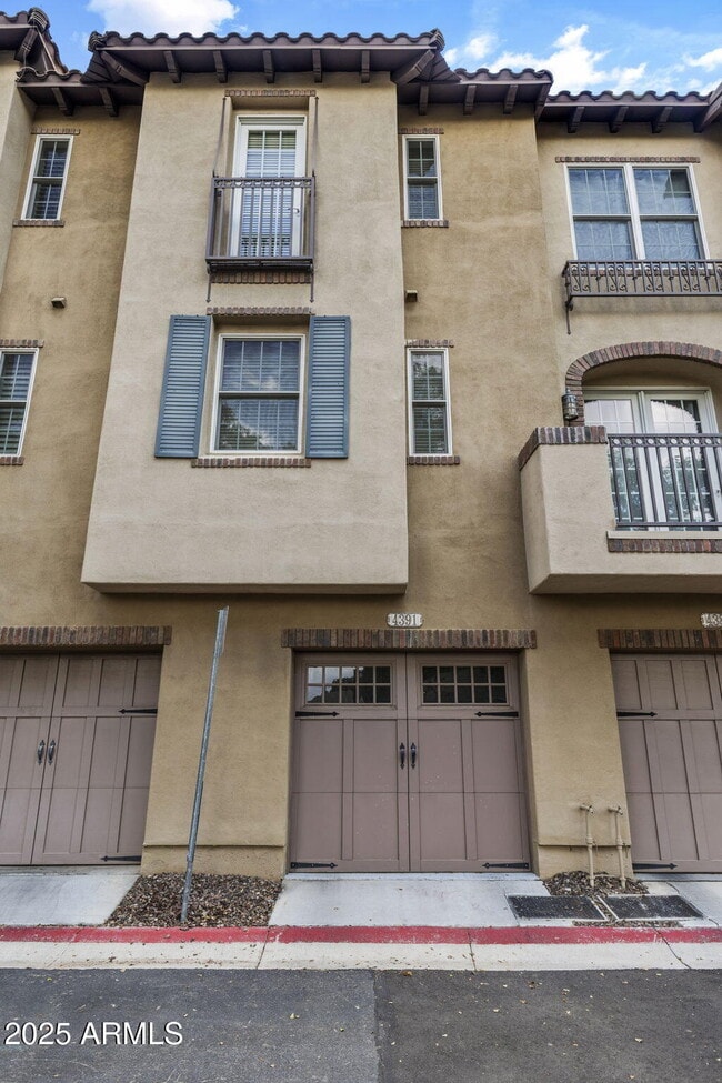 Building Photo - 4391 N 24th Pl