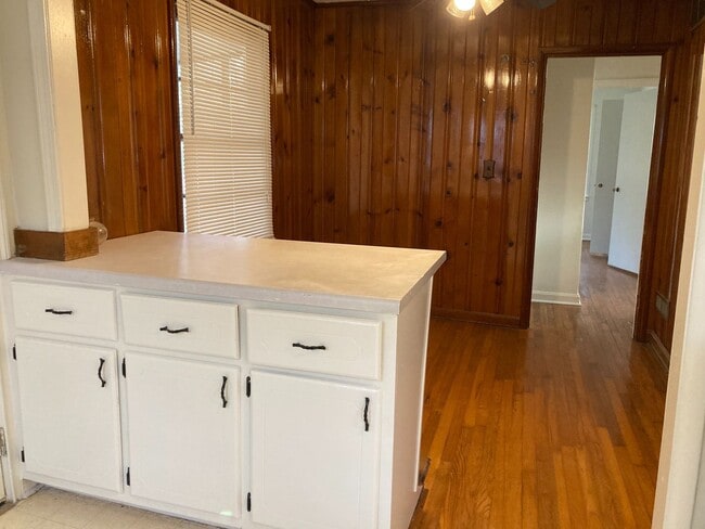 Building Photo - 2/1 Home in Garden Lakes $995.00