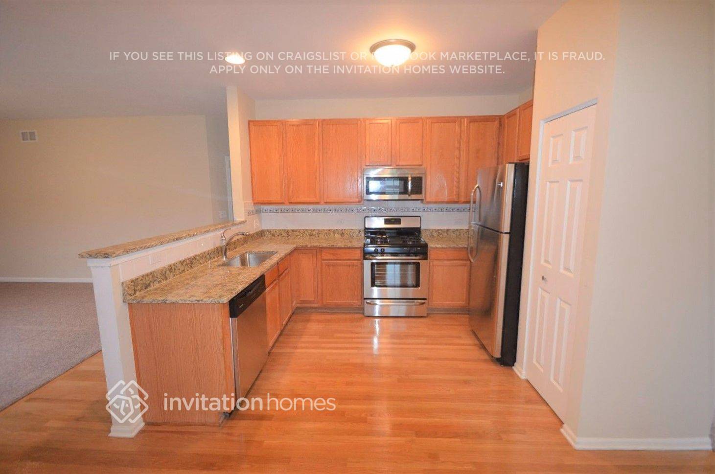 Building Photo - 1941 Royal Ln