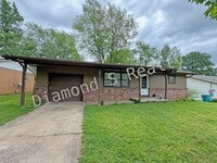 Building Photo - Three Bedroom Home for Lease - Park-like b...
