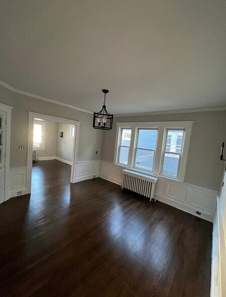 Building Photo - 21 Forest St