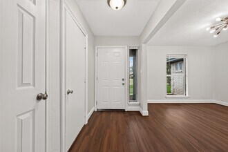 Building Photo - 509 Southern Oaks Dr