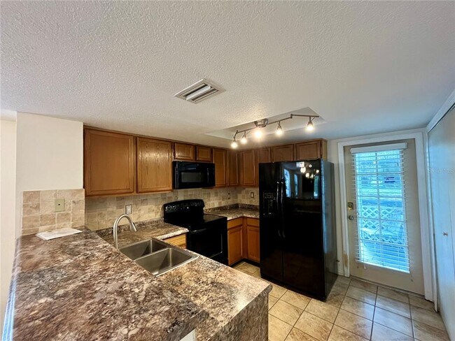 Building Photo - 7618 Colonial Ct