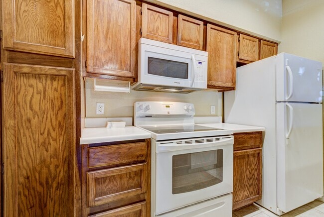 Building Photo - 2121 El Paseo St