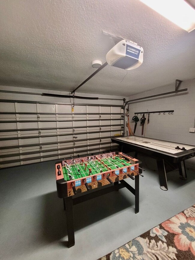 Building Photo - Fully furnished 3 bed 2 bath in beautiful Davenport