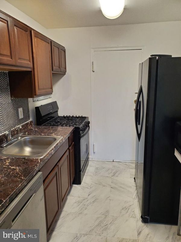 Building Photo - 3450 Toledo Terrace