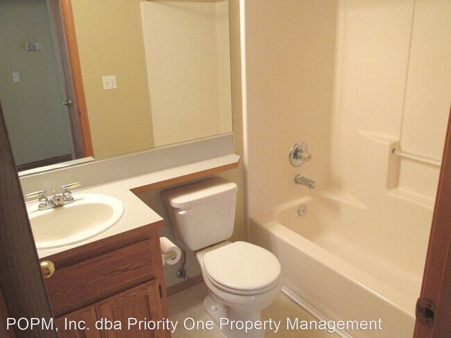 Building Photo - 3 br, 2.5 bath House - 546  SE Beavercreek...