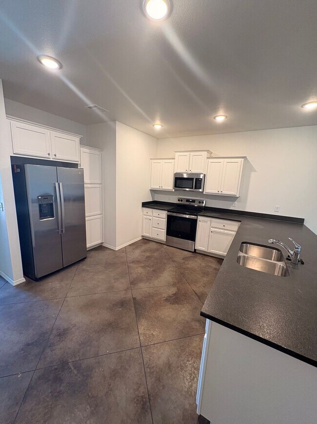 Building Photo - Stunning New 3/2 Townhomes