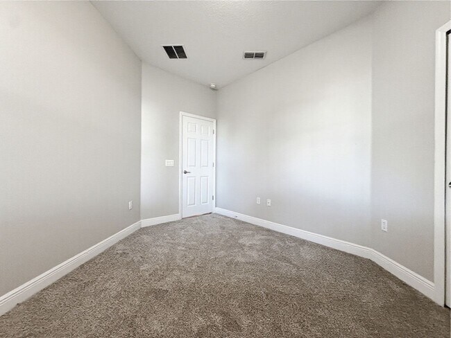Building Photo - Waterfront 4 Bedroom Home in Eagle Creek Golf Community – Lake Nona