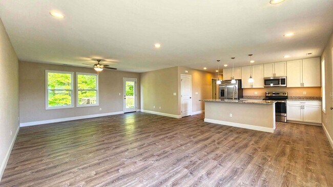 Building Photo - Lovely Newer Home