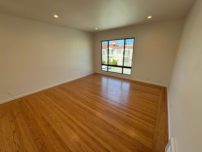 Building Photo - Remodeled 2BR/1BA Single Family Home in Su...