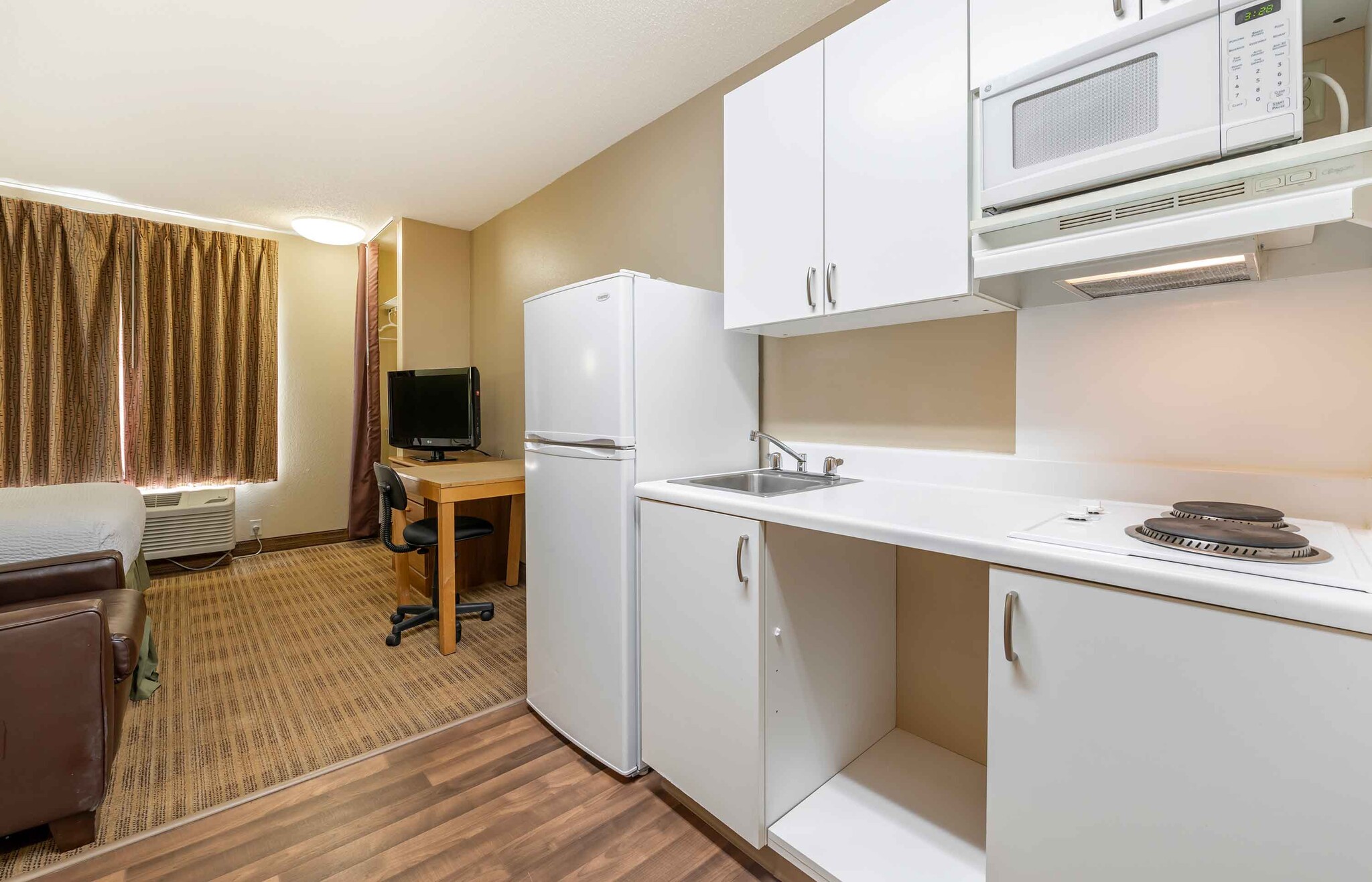 Building Photo - Furnished Studio-Cincinnati - Blue Ash - K...