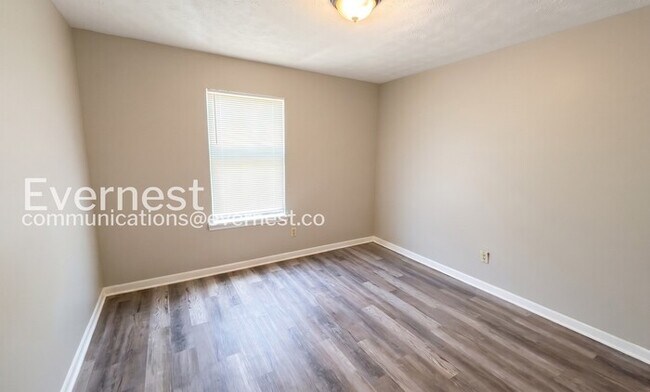 Building Photo - 3 Bed/2 Bath Spacious Home with Modern Features and Garage Parking! / Available Now!