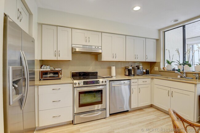 Building Photo - 19550 Sawgrass Dr