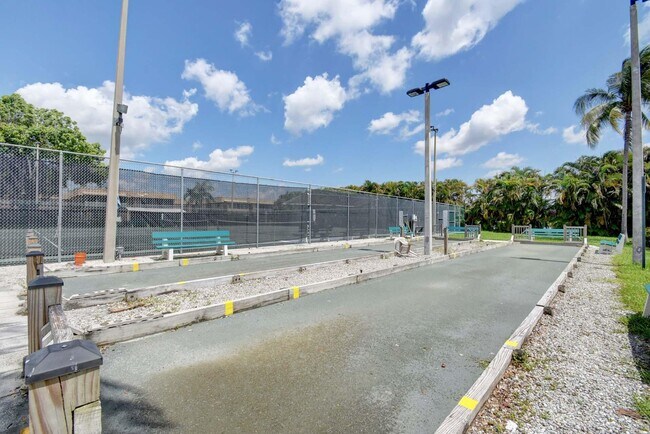 Building Photo - 360 Flanders Dr