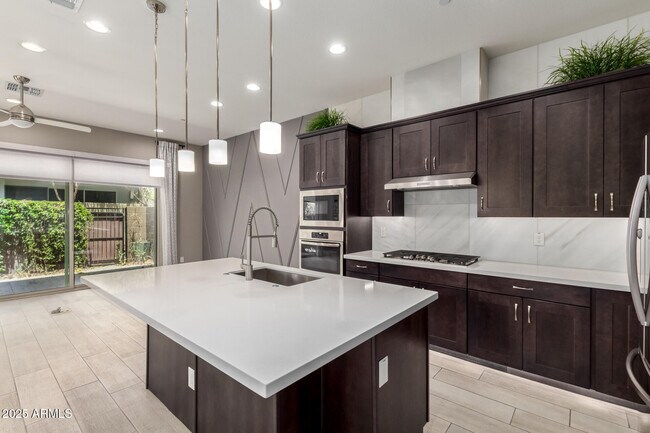 Building Photo - 7500 E Via De Luna Dr