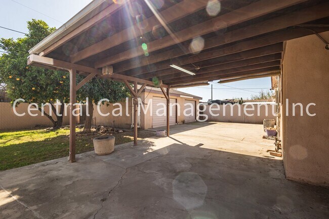 Building Photo - 3 Bedroom/1 Bath Home with Solar - $1595 per month!