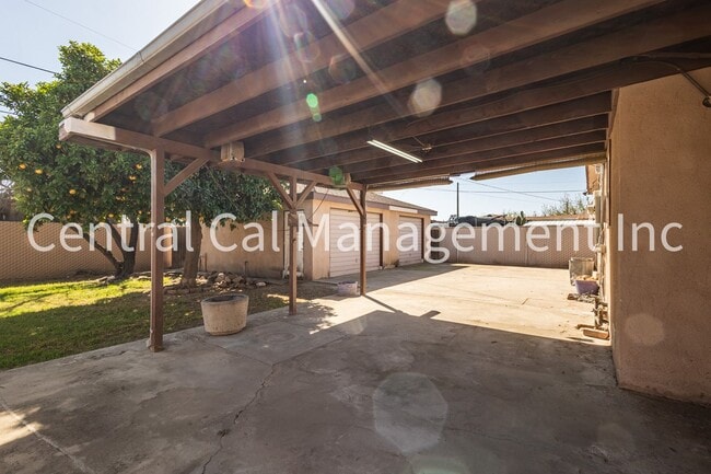 Building Photo - 3 Bedroom/1 Bath Home with Solar - $1795 per month!