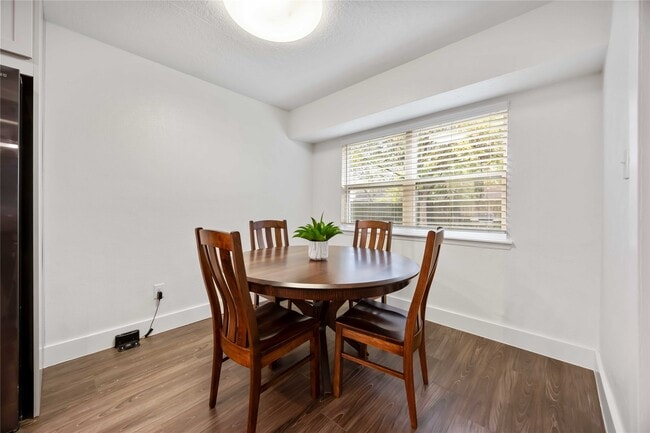 Building Photo - 22419 Deville Dr