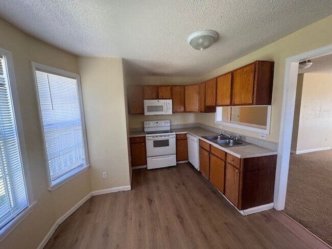 Building Photo - 3301 Roanoke Rd