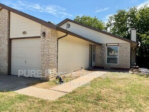 Building Photo - 417-418 Parkhill Cv