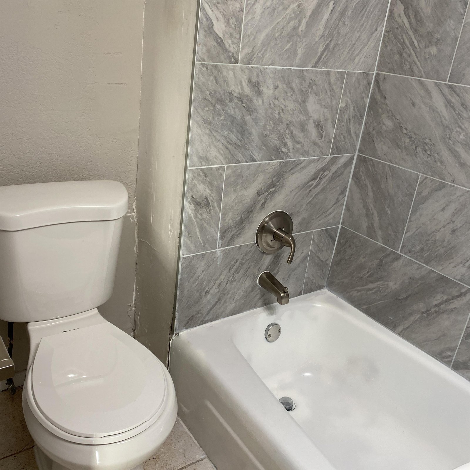 Building Photo - 332 N Cedar Ave