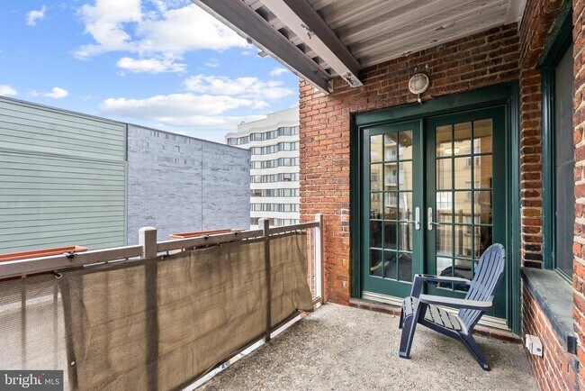 Building Photo - 1124 10th St NW