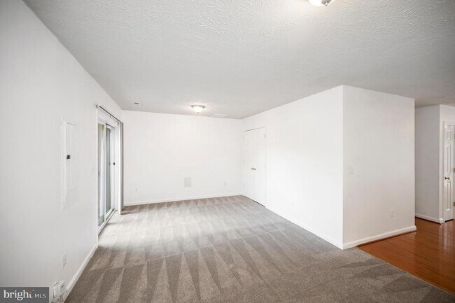 Building Photo - 104 Stingray Ct