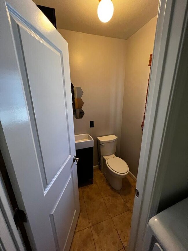 Building Photo - Beautiful 3 bed 2.5 Bath House- La Crescenta/Glendale