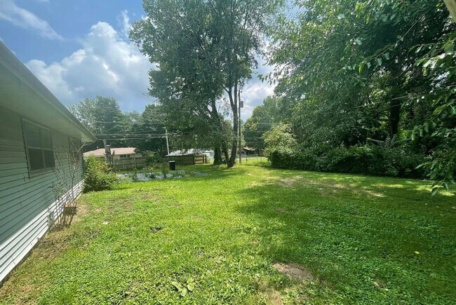 Building Photo - Beautiful 3 bed 2 bath home AVAILABLE NOW!