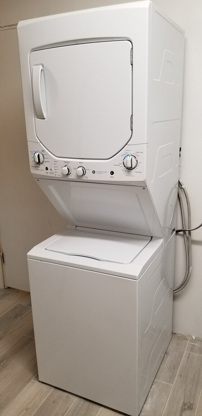 Building Photo - 2317 E Westmoreland St