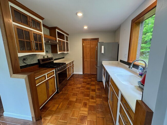 Building Photo - 4-Bedroom 3-Bath House in Quechee